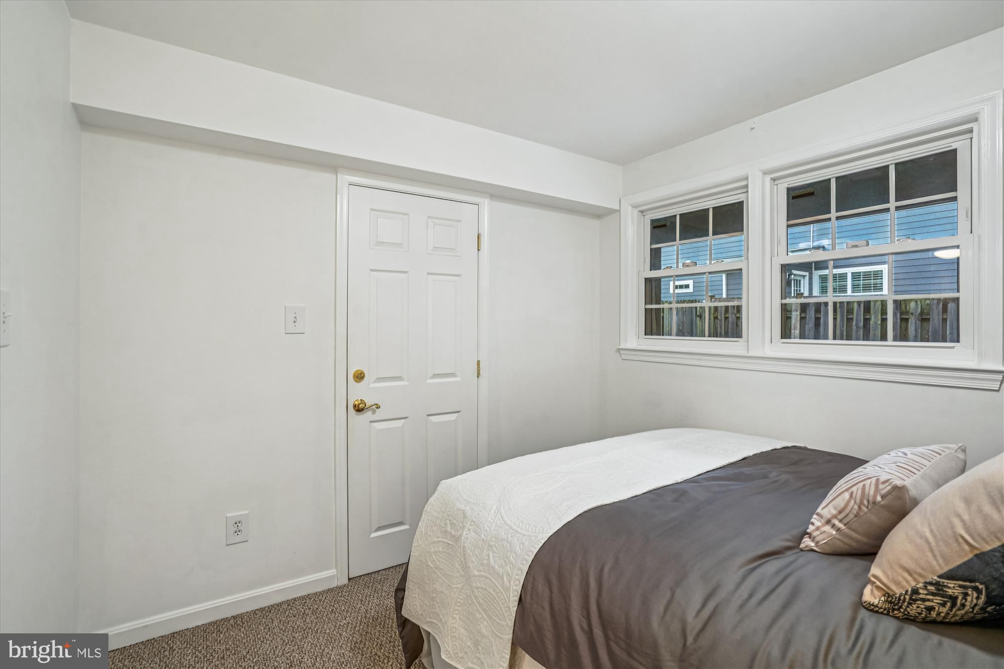 24 S ABINGDON STREET