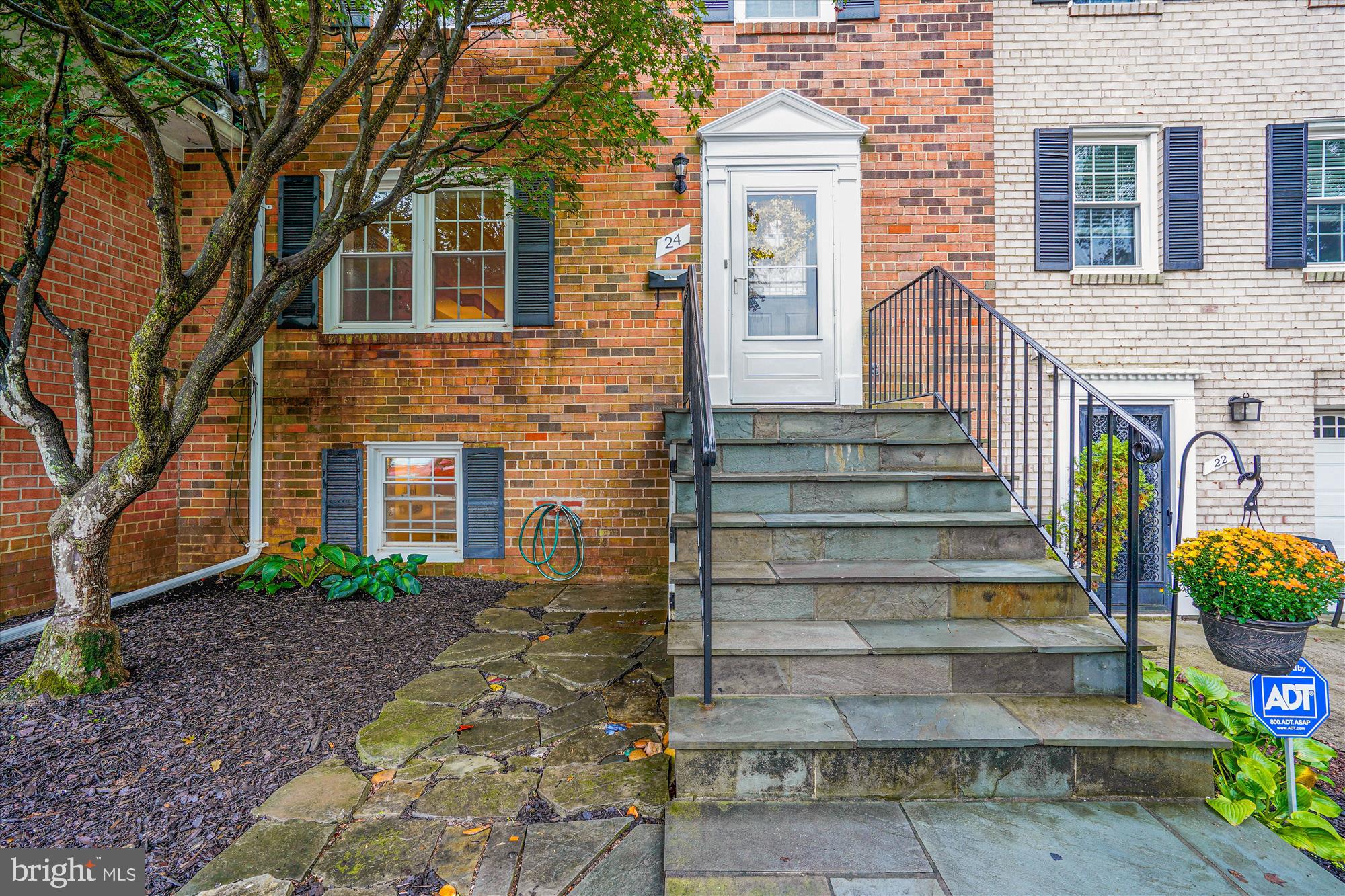 24 S ABINGDON STREET