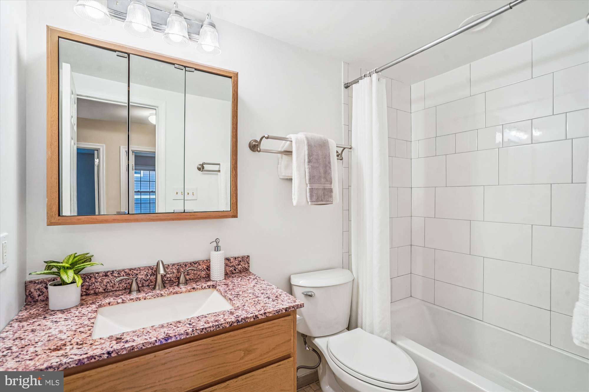 24 S ABINGDON STREET