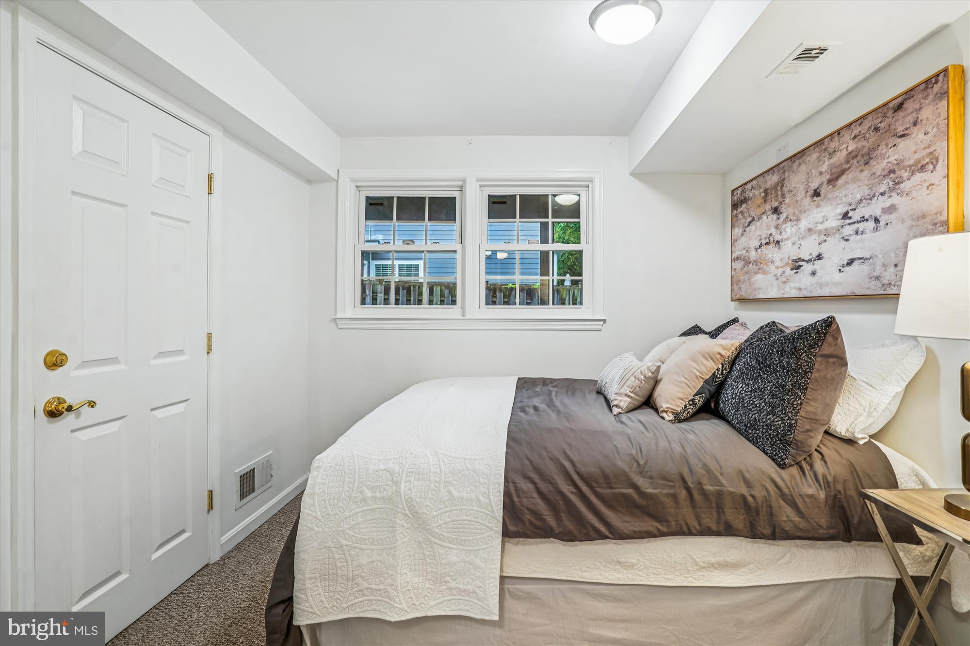 24 S ABINGDON STREET