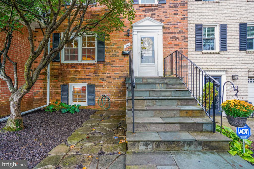 24 S ABINGDON STREET