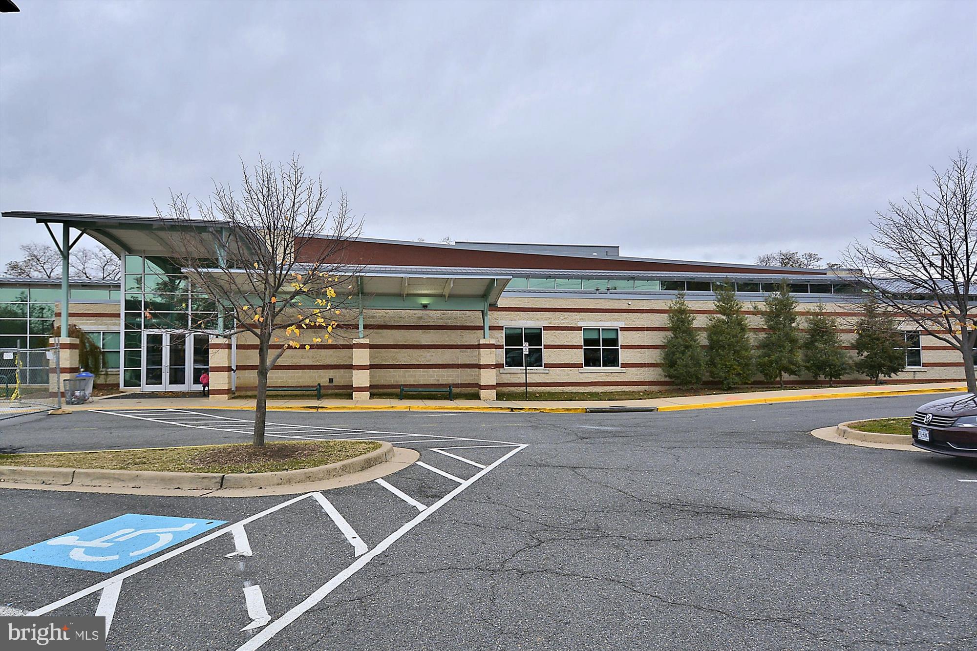 24 S ABINGDON STREET