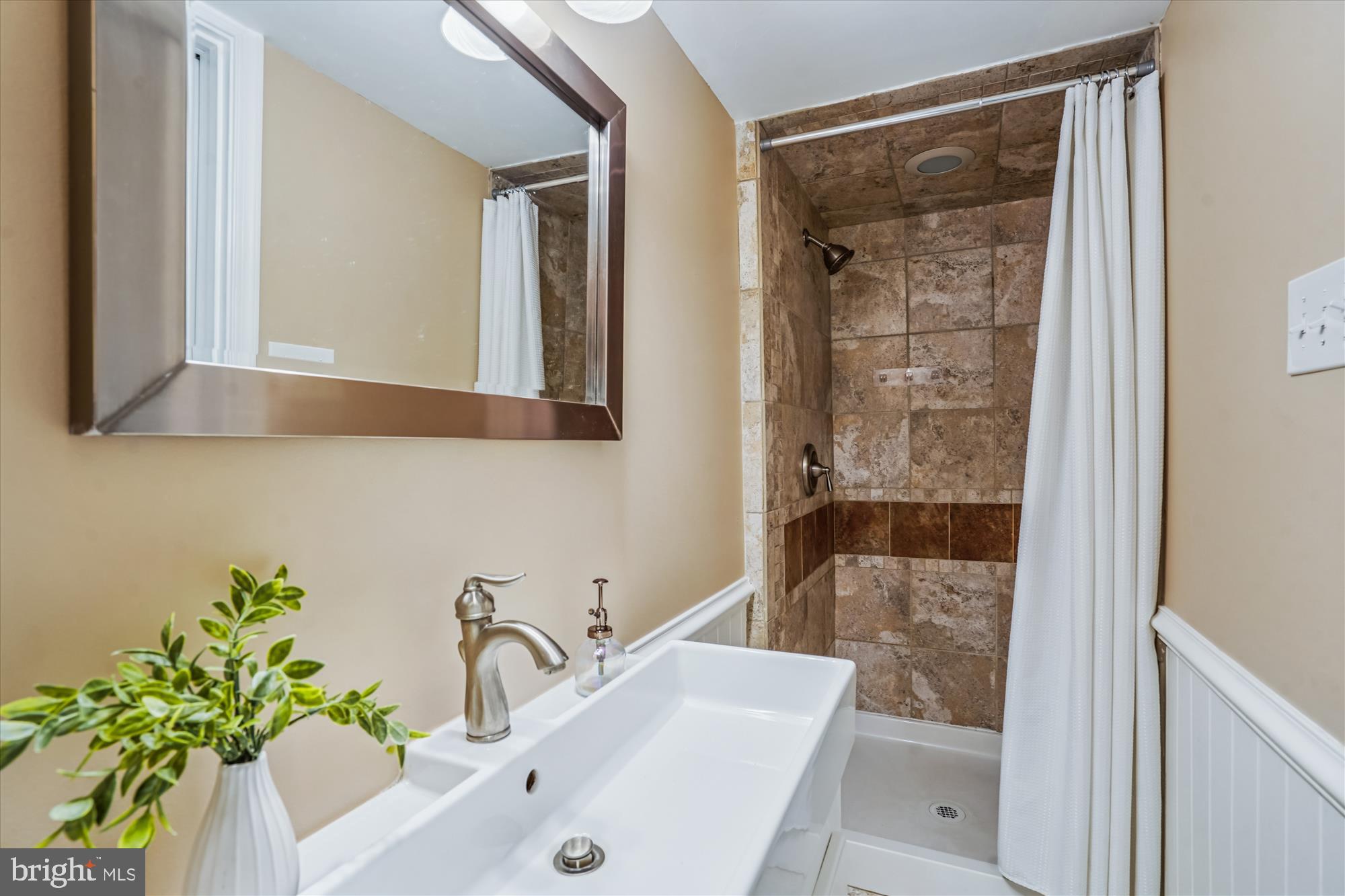 24 S ABINGDON STREET