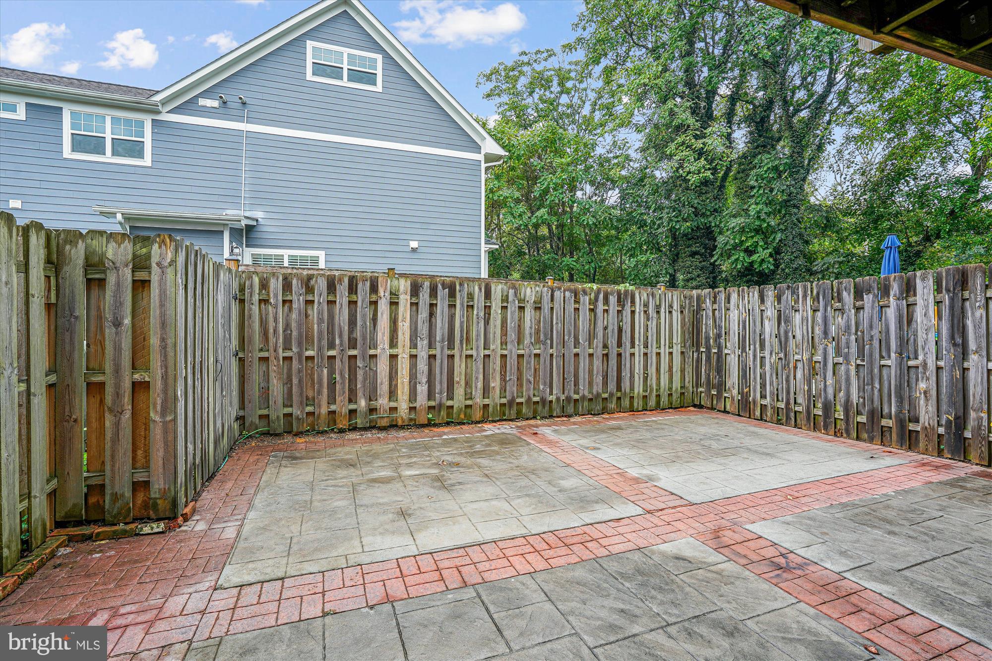 24 S ABINGDON STREET