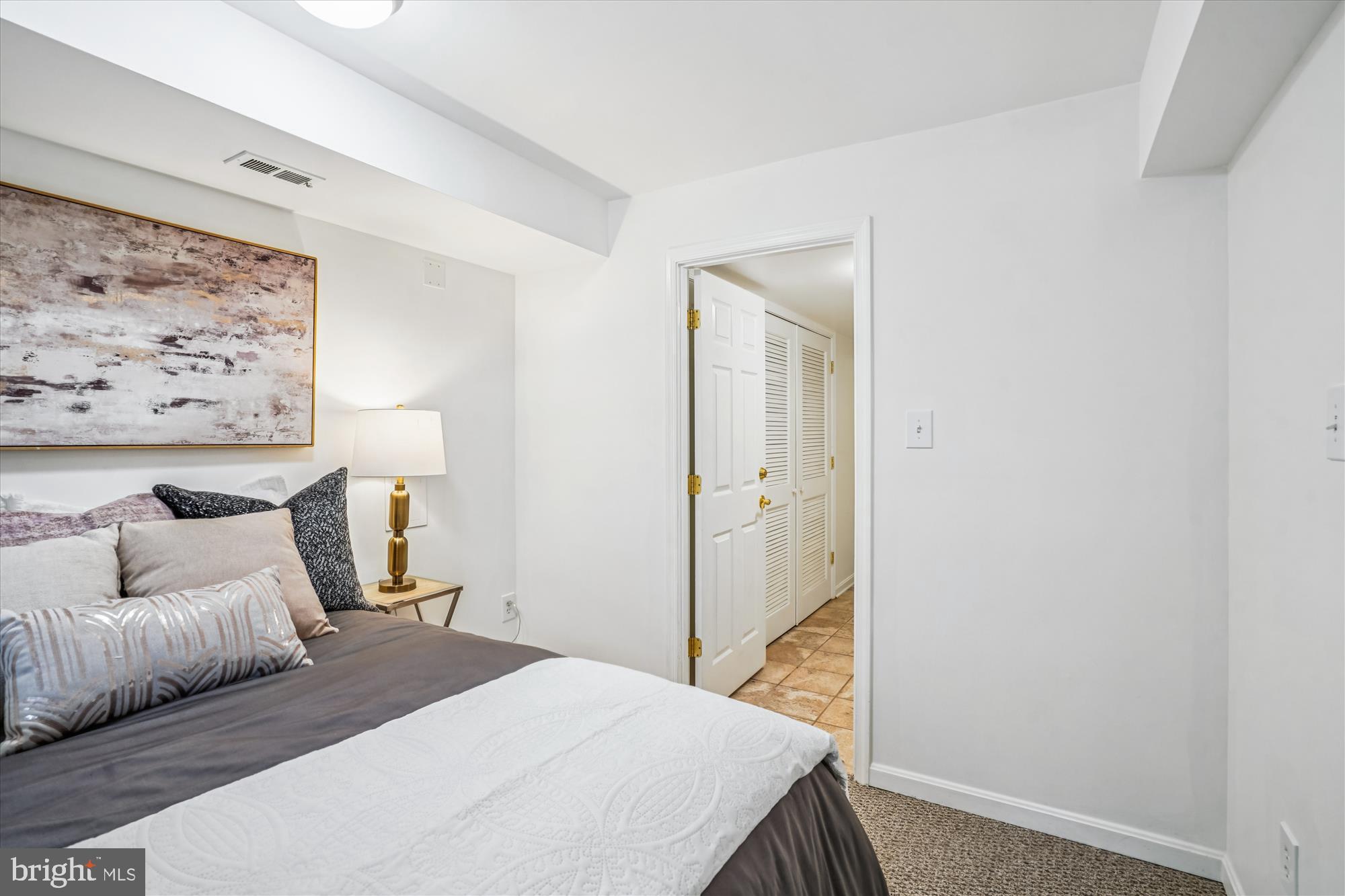 24 S ABINGDON STREET