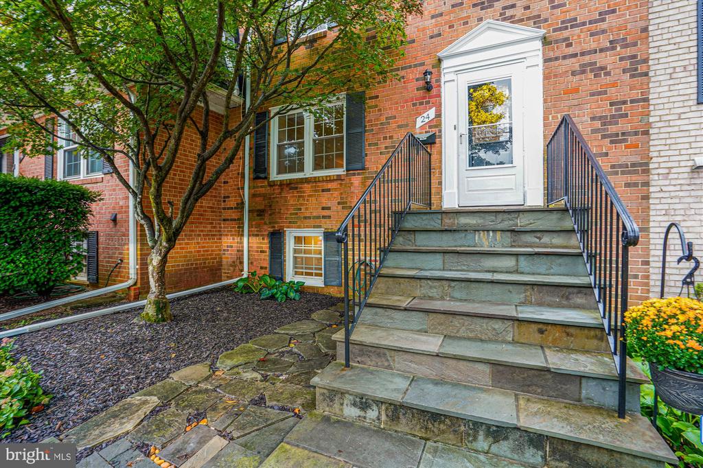 24 S ABINGDON STREET