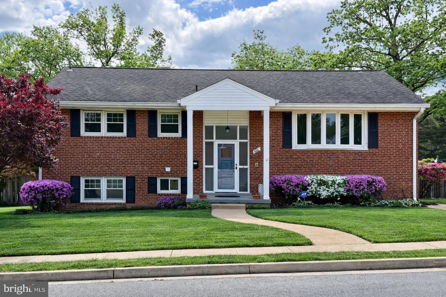 400 N MADISON STREET