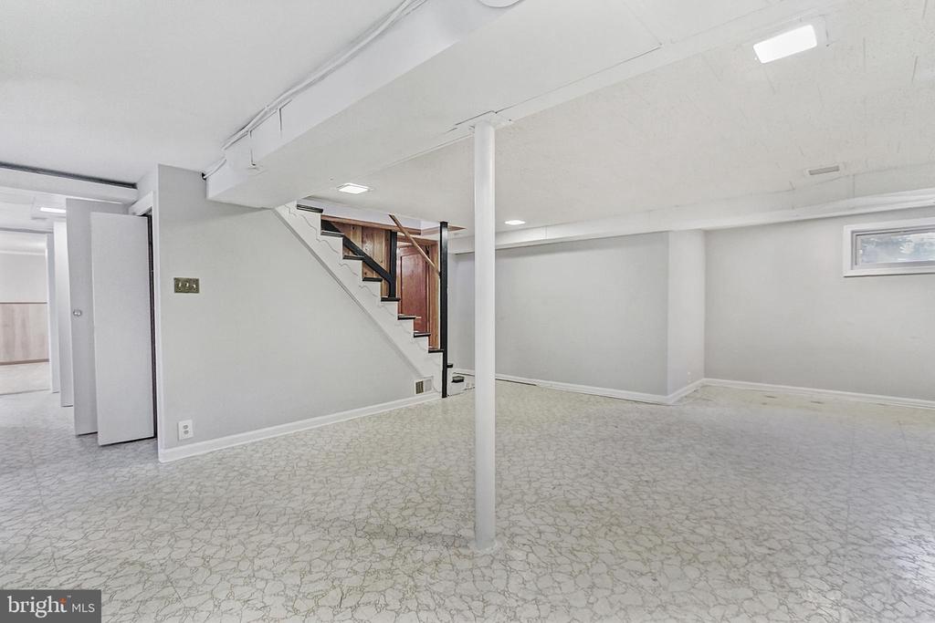 6563 WILLIAMSBURG BOULEVARD