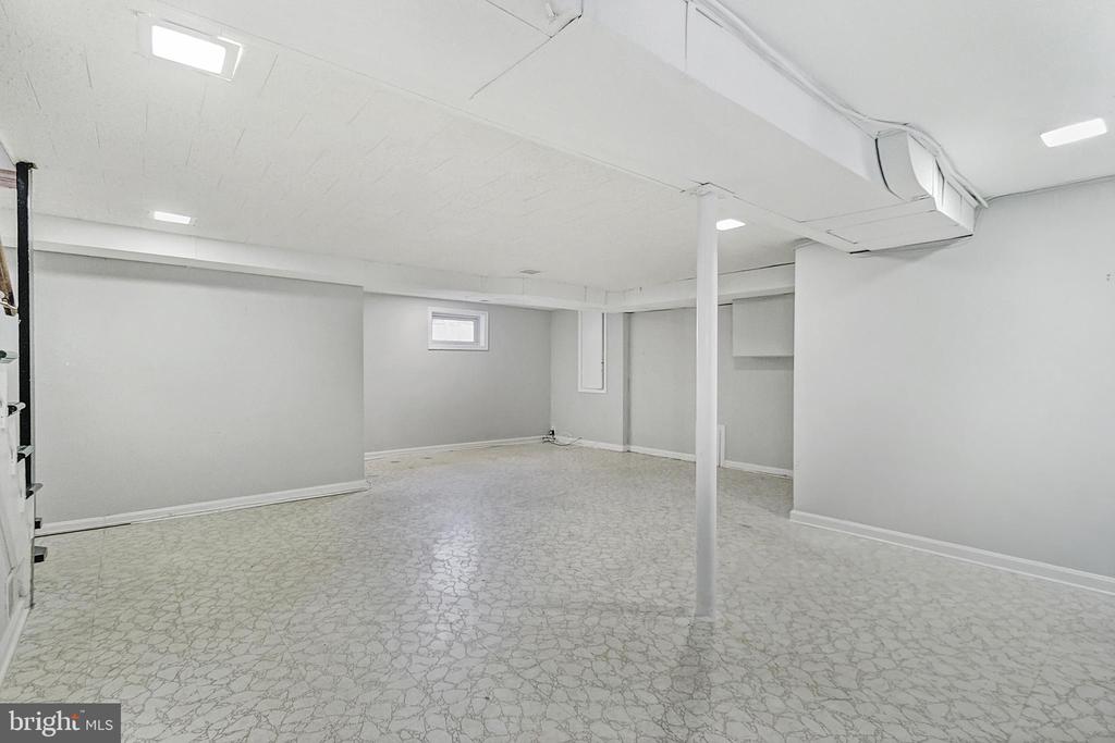 6563 WILLIAMSBURG BOULEVARD