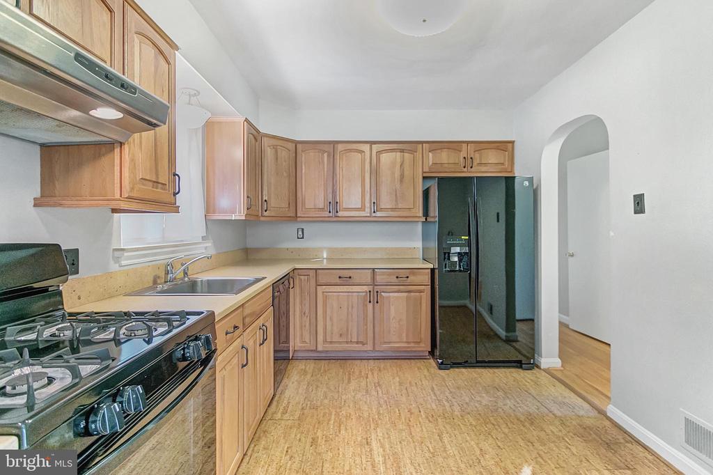 6563 WILLIAMSBURG BOULEVARD
