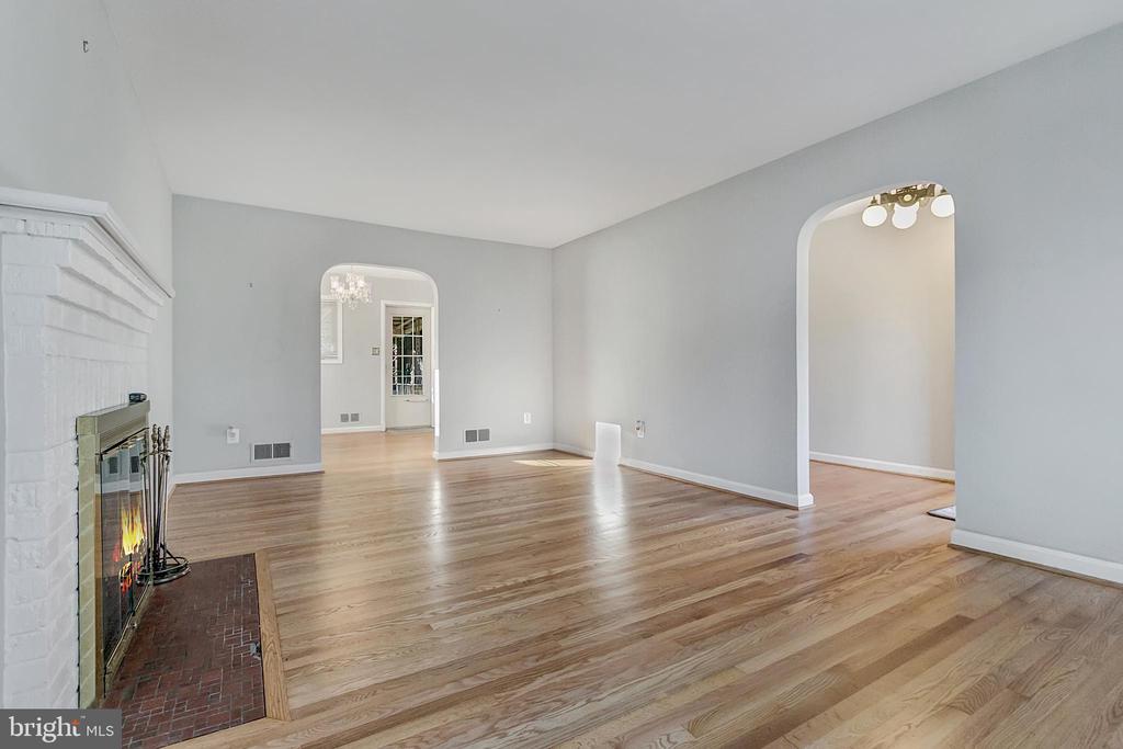 6563 WILLIAMSBURG BOULEVARD