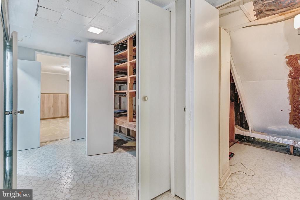 6563 WILLIAMSBURG BOULEVARD
