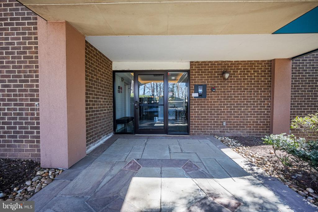 1515 S ARLINGTON RIDGE ROAD 703