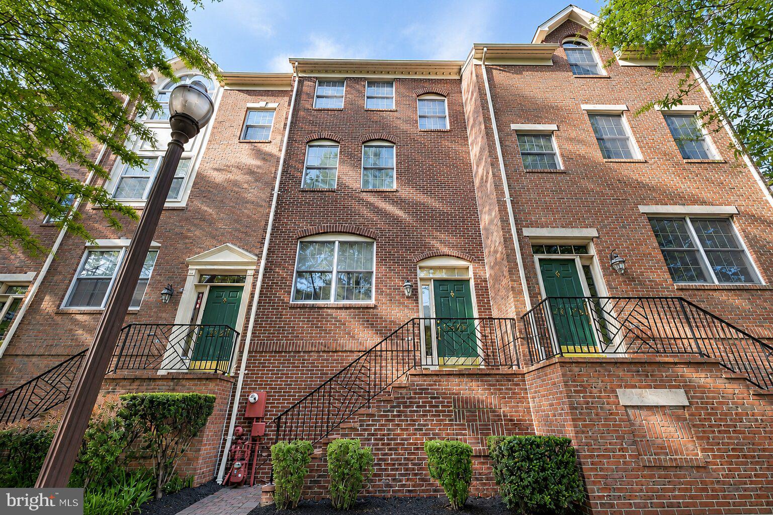 2621 FAIRFAX DRIVE