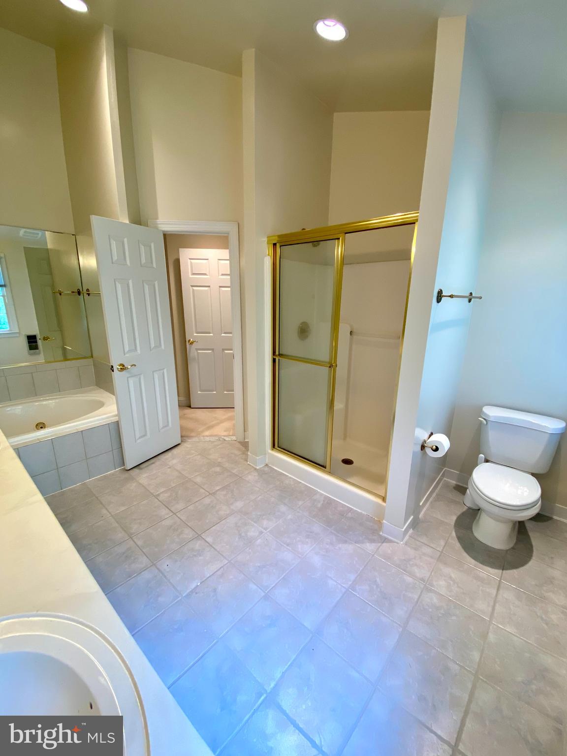 2621 FAIRFAX DRIVE