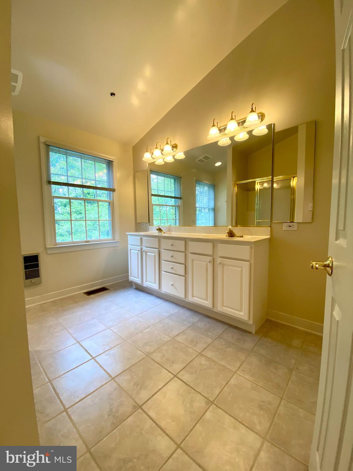 2621 FAIRFAX DRIVE