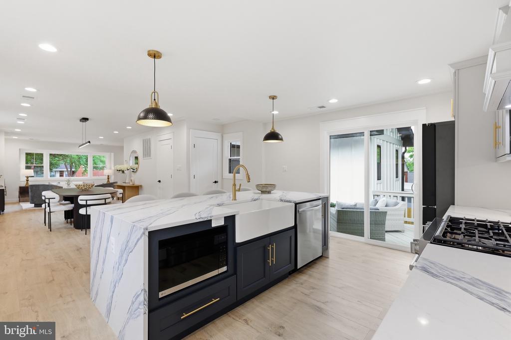 5940 4TH STREET N