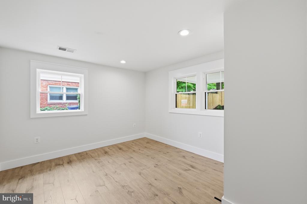 5940 4TH STREET N