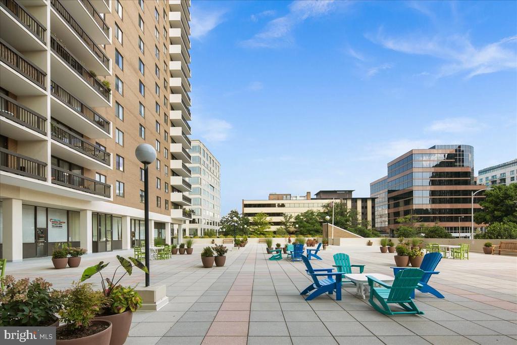 3800 FAIRFAX DRIVE Unit: 102