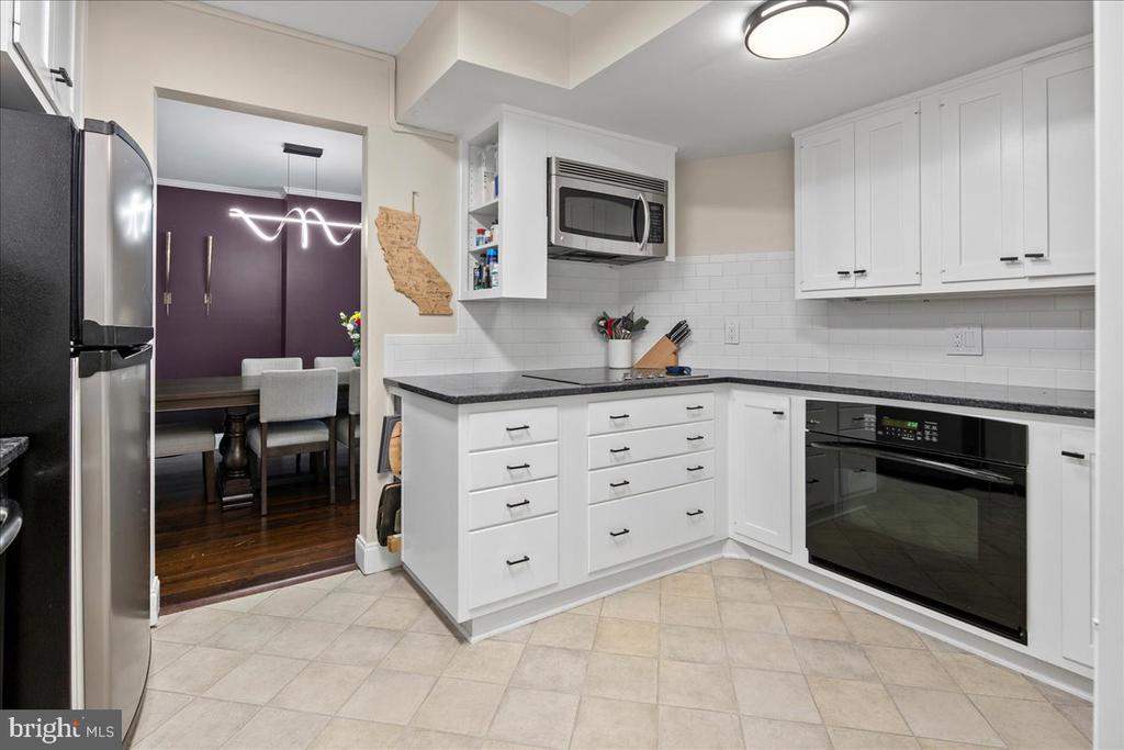 3800 FAIRFAX DRIVE Unit: 102