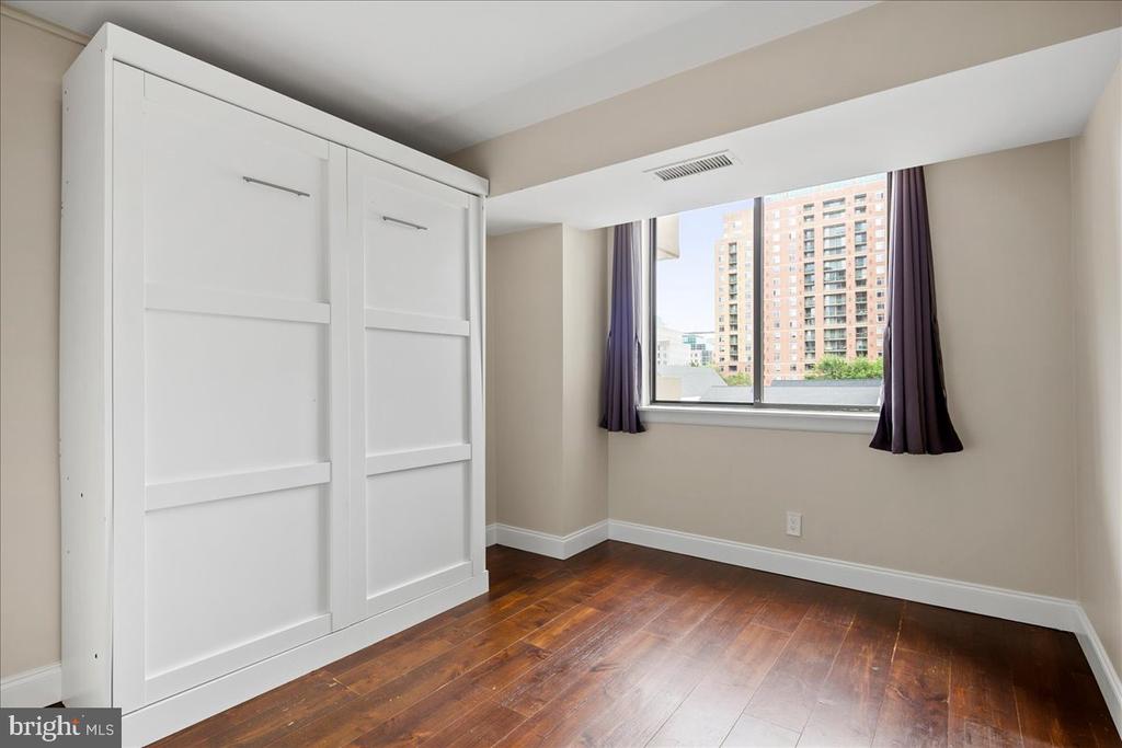 3800 FAIRFAX DRIVE Unit: 102