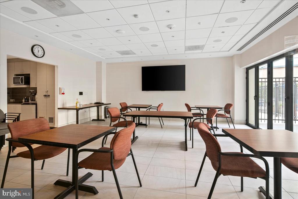 3800 FAIRFAX DRIVE Unit: 102