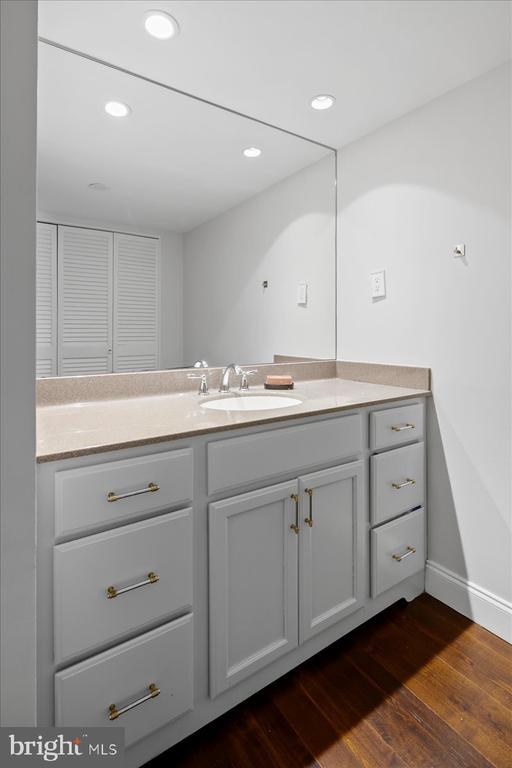 3800 FAIRFAX DRIVE Unit: 102