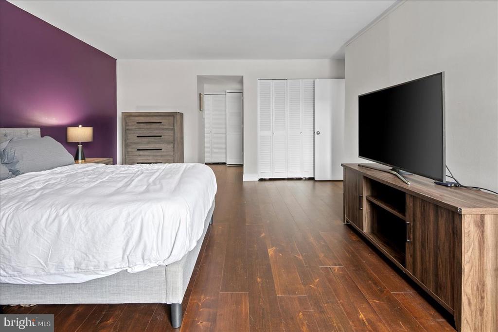 3800 FAIRFAX DRIVE Unit: 102