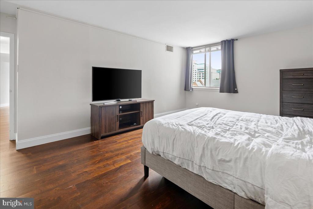 3800 FAIRFAX DRIVE Unit: 102