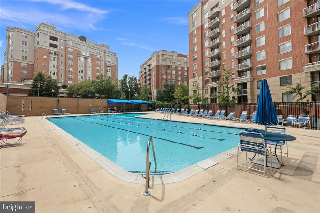3800 FAIRFAX DRIVE Unit: 102