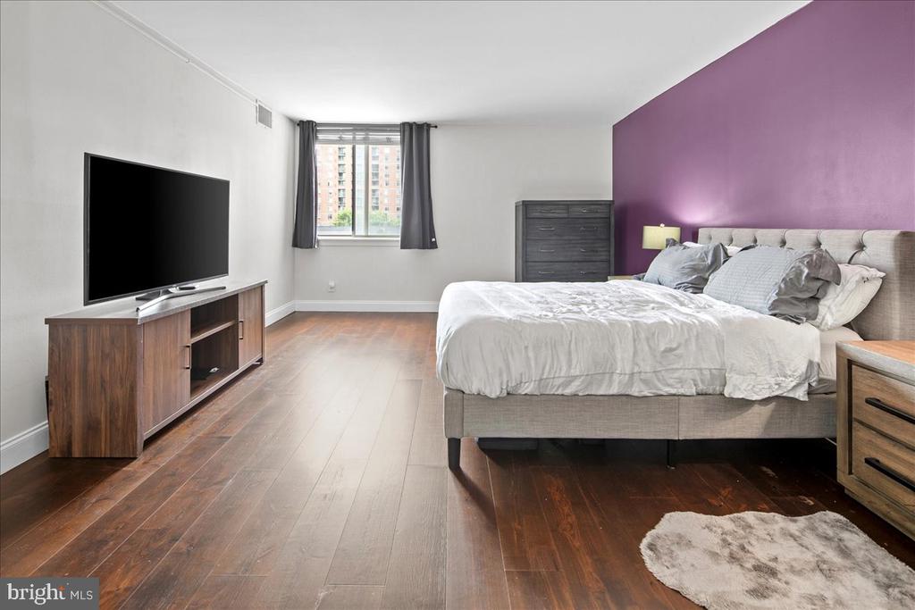 3800 FAIRFAX DRIVE Unit: 102