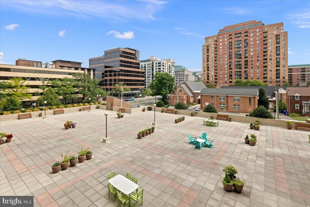 3800 FAIRFAX DRIVE Unit: 102