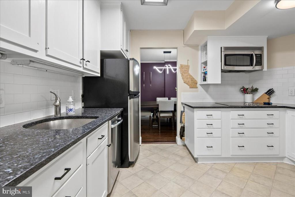 3800 FAIRFAX DRIVE Unit: 102