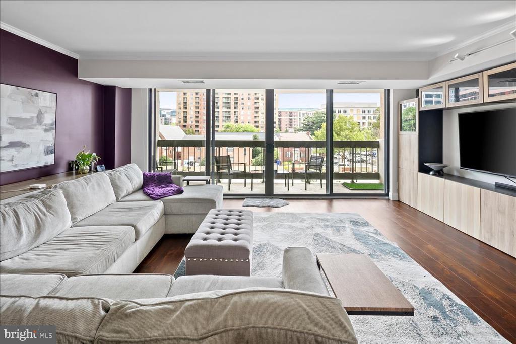 3800 FAIRFAX DRIVE Unit: 102