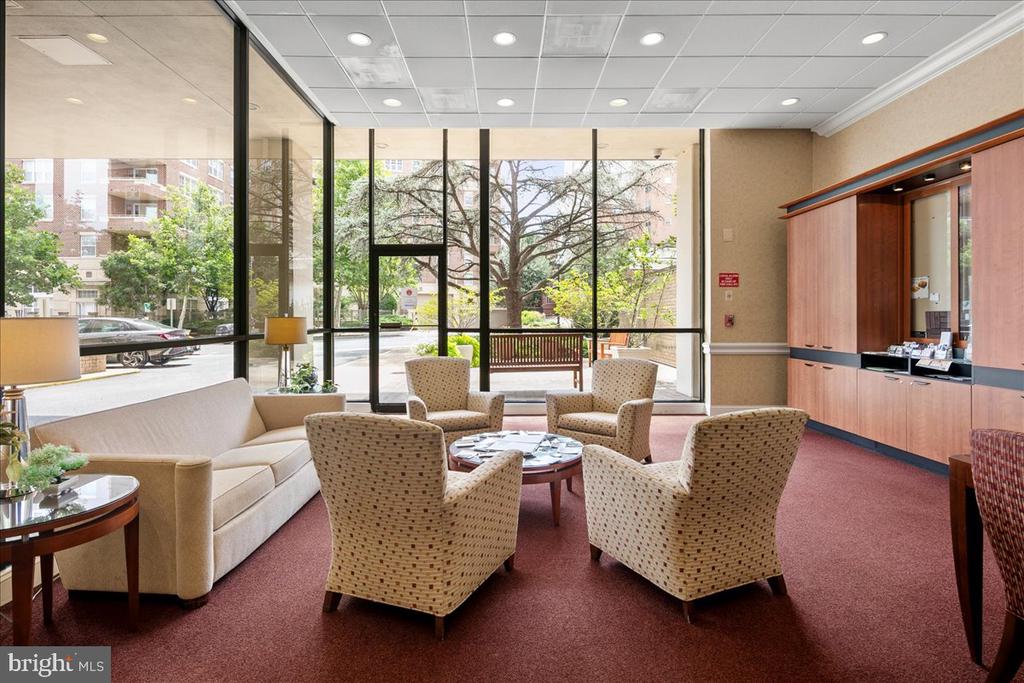 3800 FAIRFAX DRIVE Unit: 102