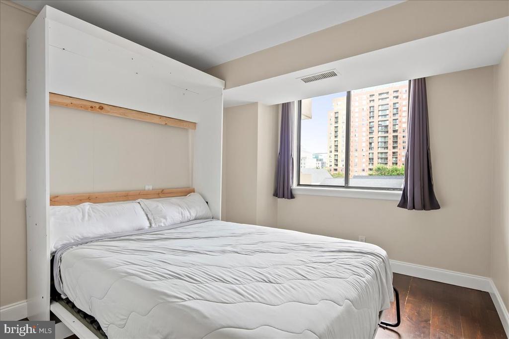 3800 FAIRFAX DRIVE Unit: 102