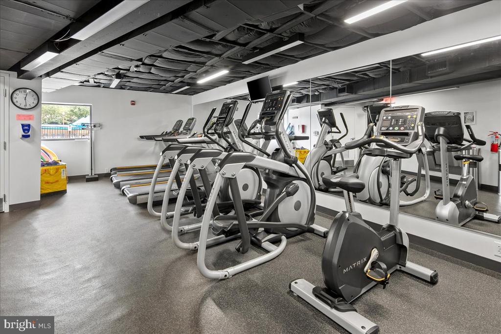 3800 FAIRFAX DRIVE Unit: 102