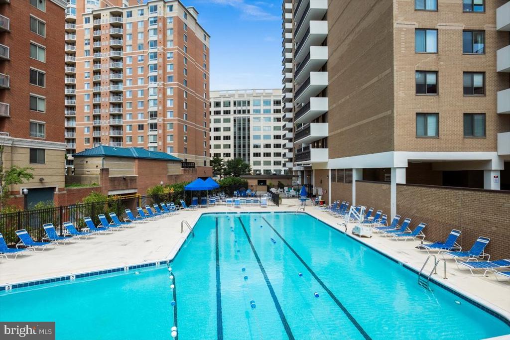 3800 FAIRFAX DRIVE Unit: 102