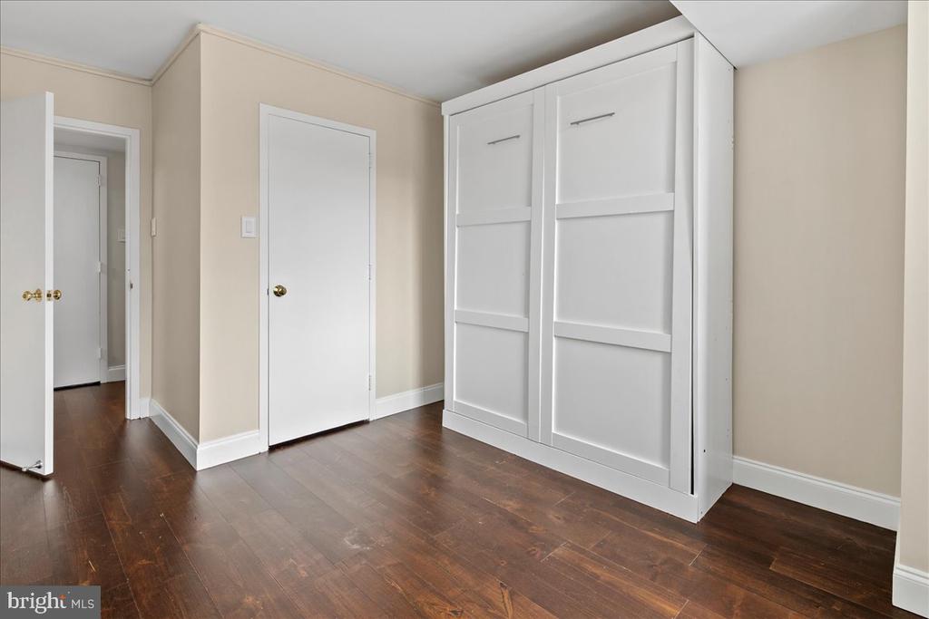 3800 FAIRFAX DRIVE Unit: 102