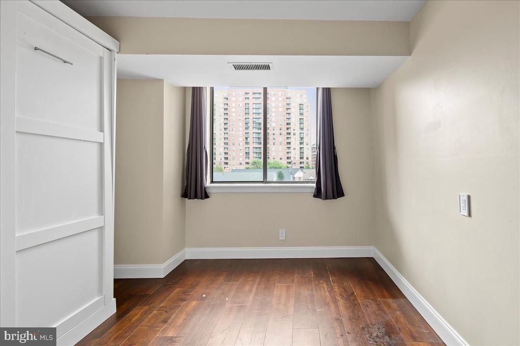3800 FAIRFAX DRIVE Unit: 102