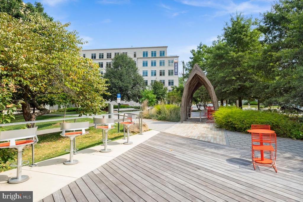 3800 FAIRFAX DRIVE Unit: 102