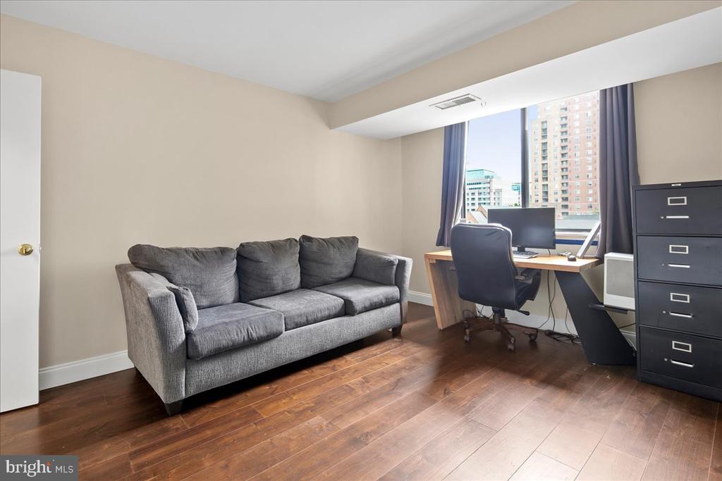 3800 FAIRFAX DRIVE Unit: 102
