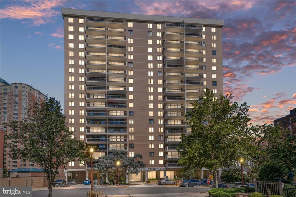 3800 FAIRFAX DRIVE Unit: 102