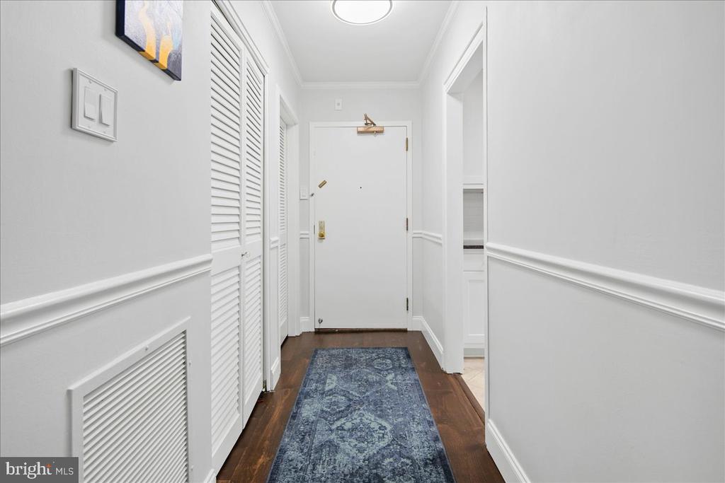 3800 FAIRFAX DRIVE Unit: 102