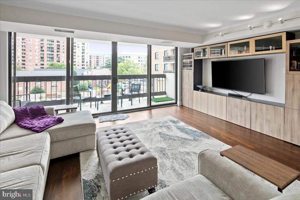 3800 FAIRFAX DRIVE Unit: 102