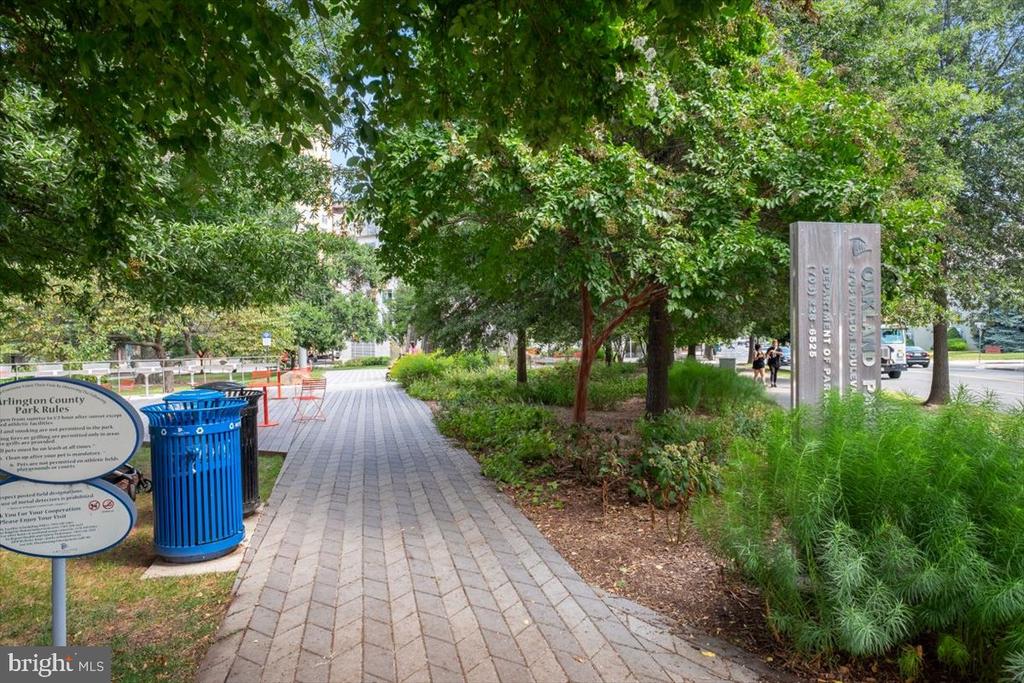 3800 FAIRFAX DRIVE Unit: 102