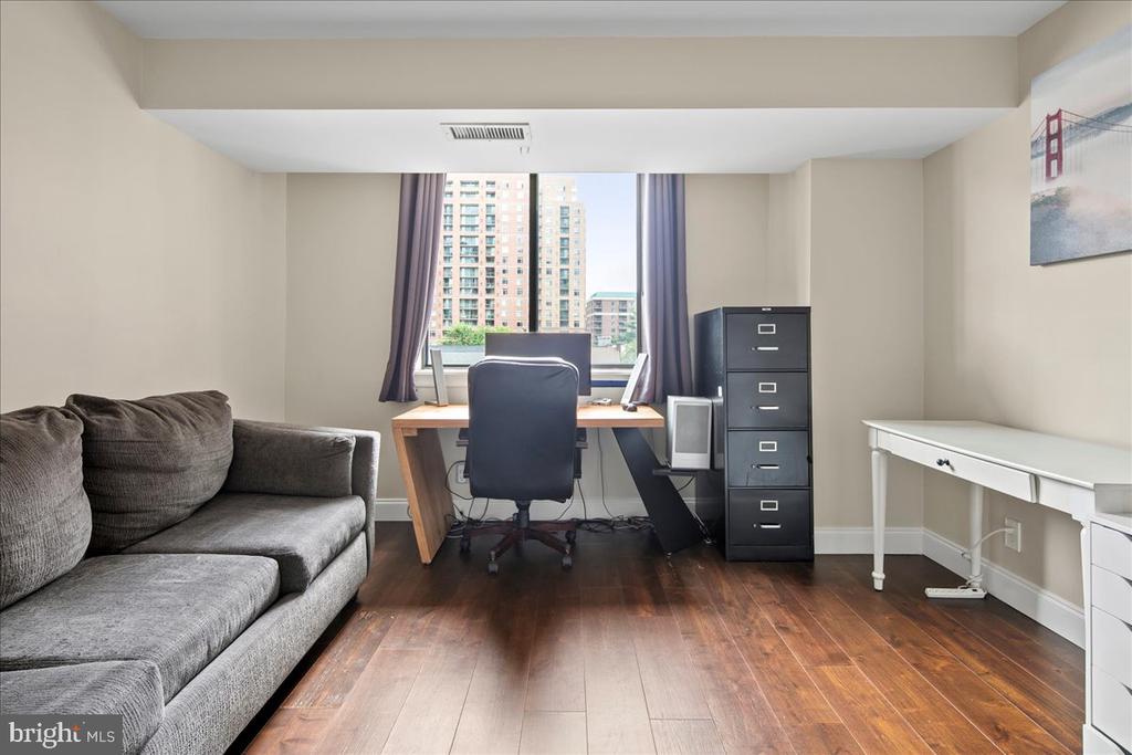 3800 FAIRFAX DRIVE Unit: 102