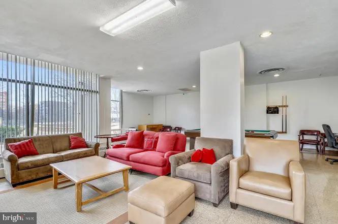 4141 N HENDERSON ROAD Unit: 322