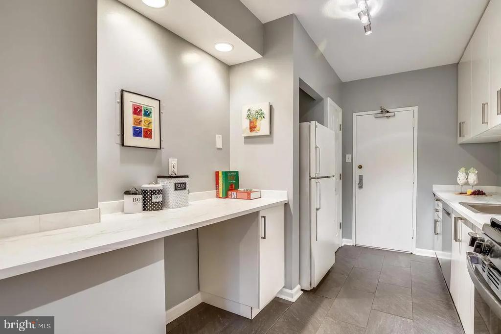 4141 N HENDERSON ROAD Unit: 322