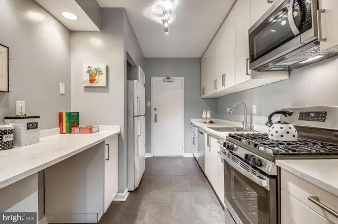 4141 N HENDERSON ROAD Unit: 322